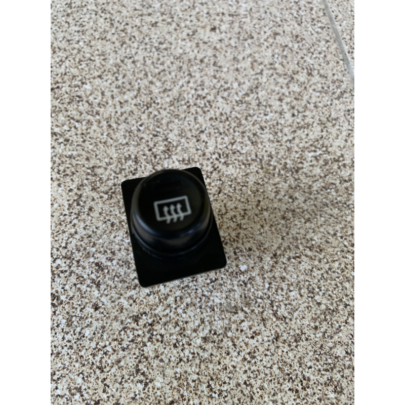 Кнопка підігріву заднього скла Mitsubishi Pajero Sport