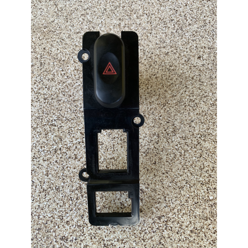 Кнопка аварійки Mitsubishi Pajero Sport MR117578