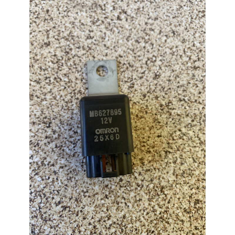 Реле протитуманної фари Mitsubishi Pajero Sport MB627895 Реле протитуманної фари Mitsubishi Pajero Sport MB627895