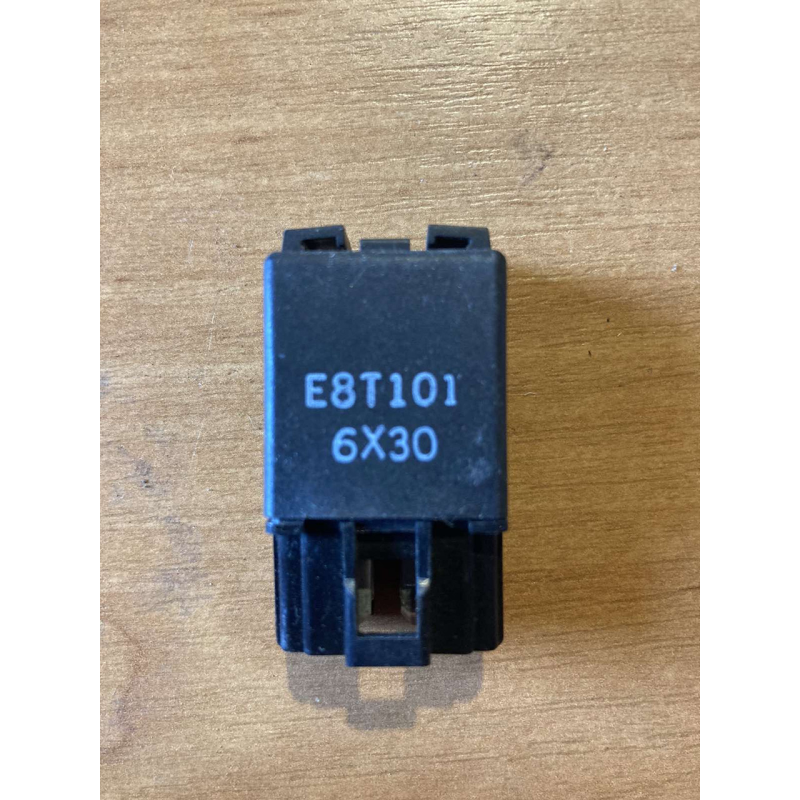 Реле паливного насосу Mitsubishi Pajero Sport E8T101 Реле паливного насосу Mitsubishi Pajero Sport E8T101