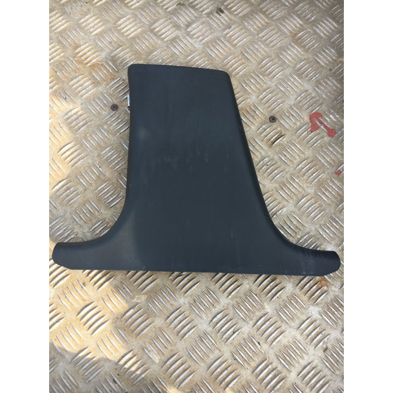 Накладка стойки середня нижня Mercedes E Class W210 2106902230 Накладка стойки середня нижня Mercedes E Class W210 2106902230