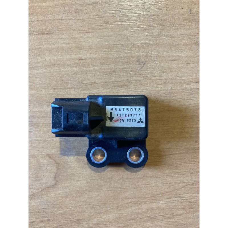 Датчик поперечного прискорення ESP Mitsubishi Pajero Sport MR475078 Датчик поперечного прискорення ESP Mitsubishi Pajero Sport MR475078