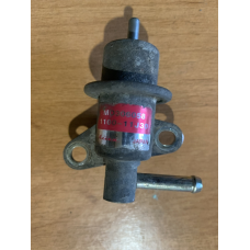 Регулятор тиску палива в паливній рейці Mitsubishi Pajero Sport 1 3.0i 6G72 MD306058