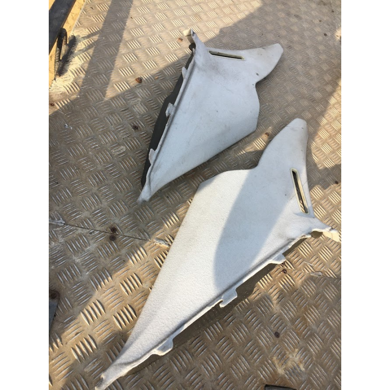 Обшивка стійки задньої Mercedes Benz W210 2106906025 Обшивка стійки задньої Mercedes Benz W210 2106906025