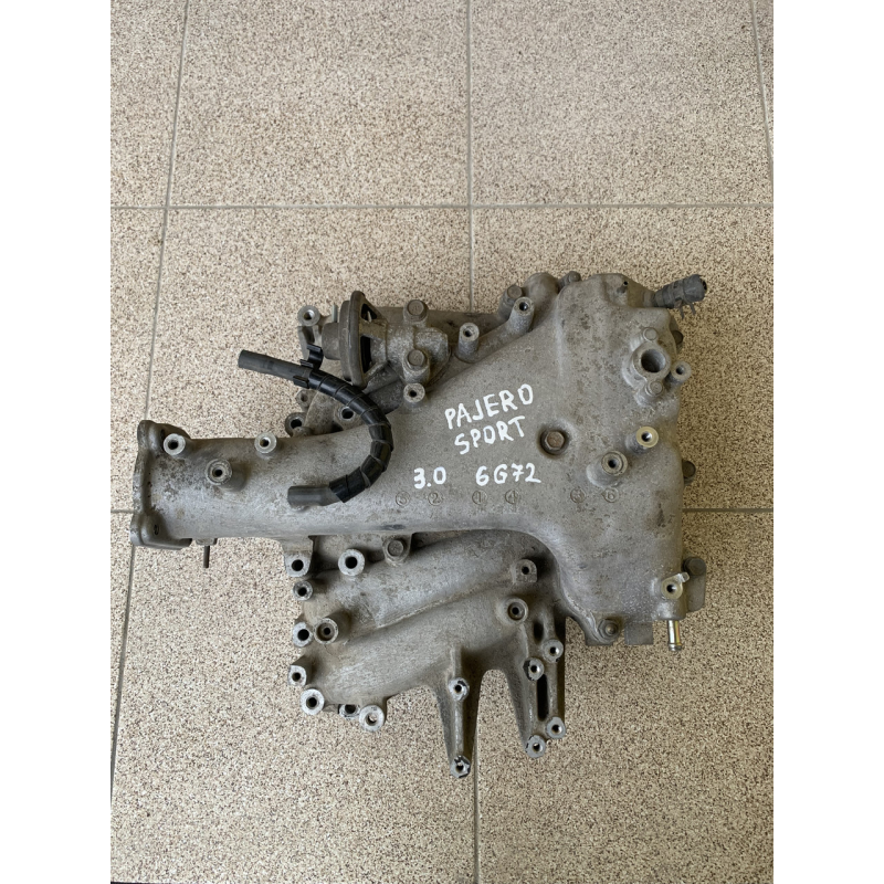 Колектор впускний Mitsubishi Pajero Sport 3.0 бензин 6G72