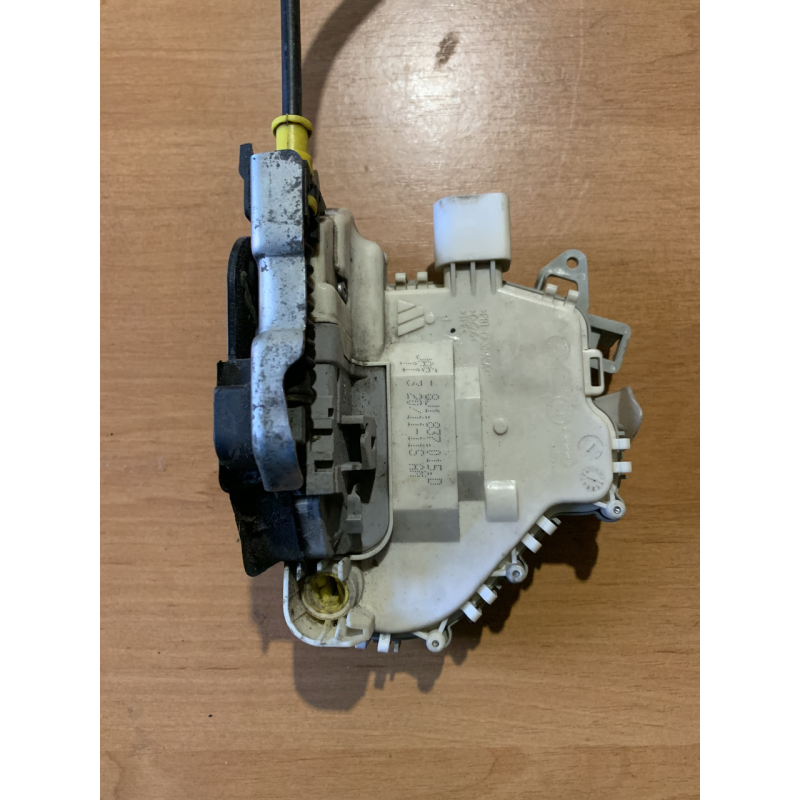 Замок дверей передній лівий Audi A4 Q5 JA6-8J1.837.015.D