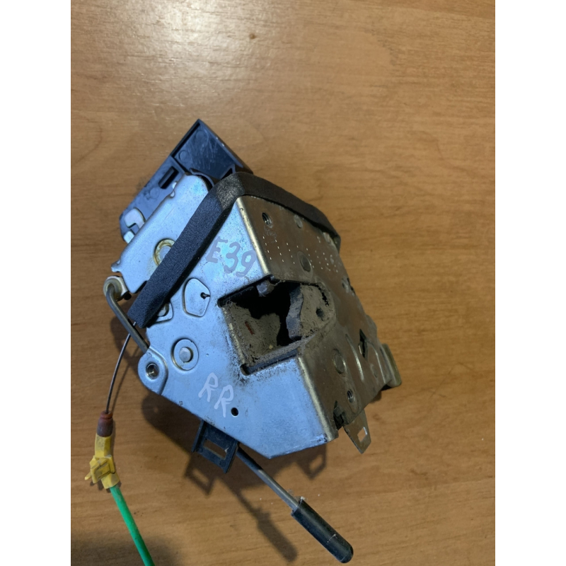 Замок дверей задній правий Bmw 5 Series E39