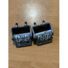 Петля кришки багажника Mitsubishi Pajero Sport 1