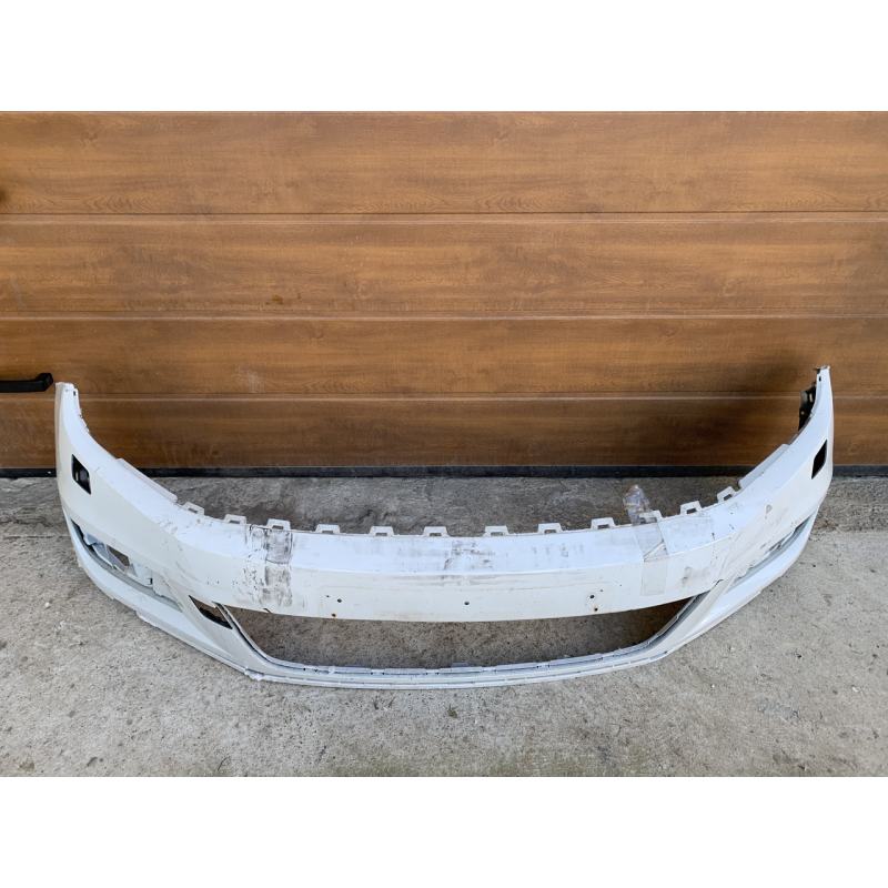 Бампер передній Volkswagen Tiguan 11-15р 5N0807221K