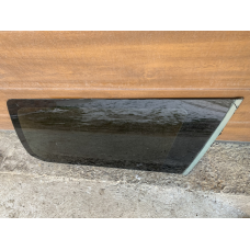 Скло заднє праве глухе Mitsubishi Pajero Sport 1