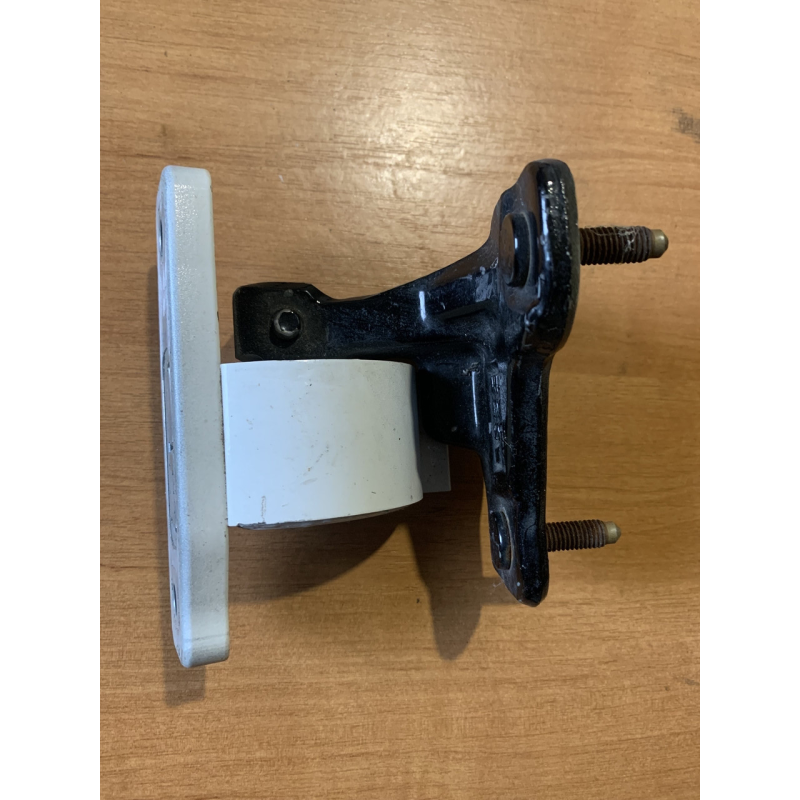 Петля дверей передня нижня Mercedes C-Class W205 Петля дверей передня нижня Mercedes C-Class W205