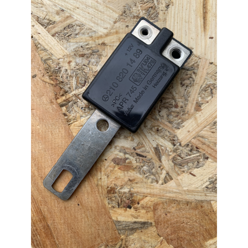 Підсилювач антени Mercedes 2108201489 Підсилювач антени Mercedes 2108201489