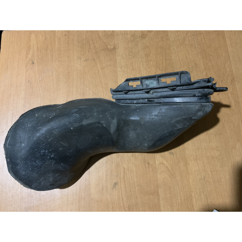 Патрубок фільтра салону BMW 5 Series E39 правий 643183709309 Патрубок фільтра салону BMW 5 Series E39 правий 643183709309