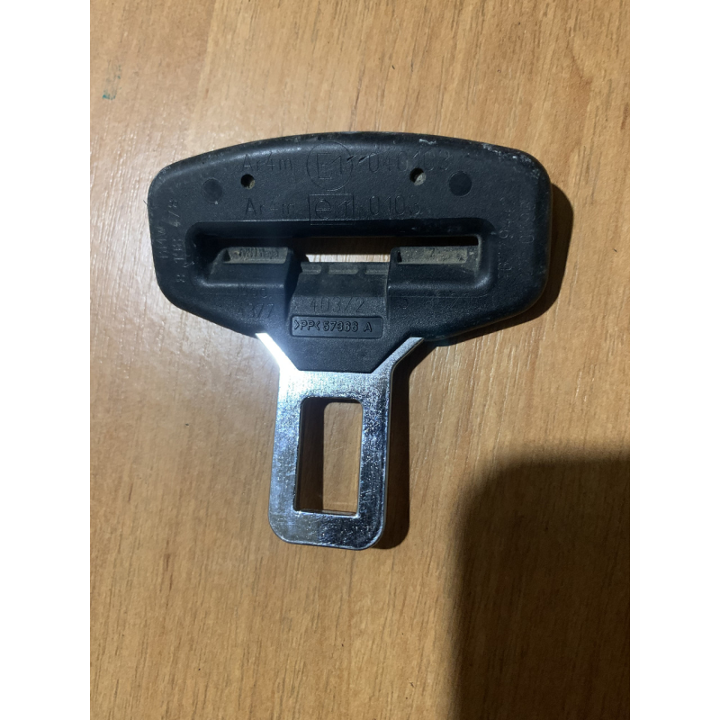 Фіксатор защіпка защолка ременя безпеки BMW Фіксатор защіпка защолка ременя безпеки BMW