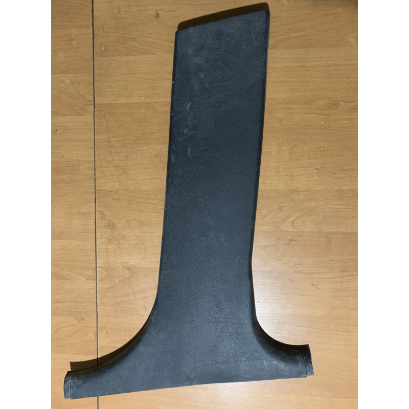 Накладка стійки центральної Bmw 5 E39 права 8172422