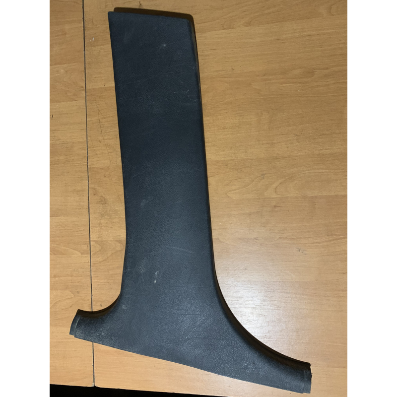 Накладка стійки центральна Bmw 5 E39 ліва 8172421