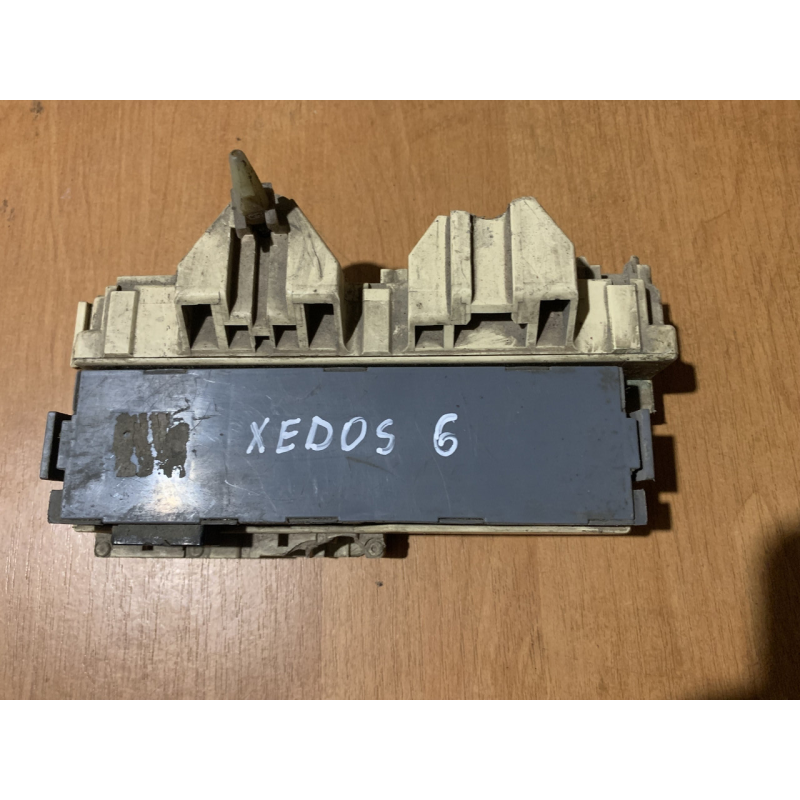 Блок запобіжників Mazda Xedos 6