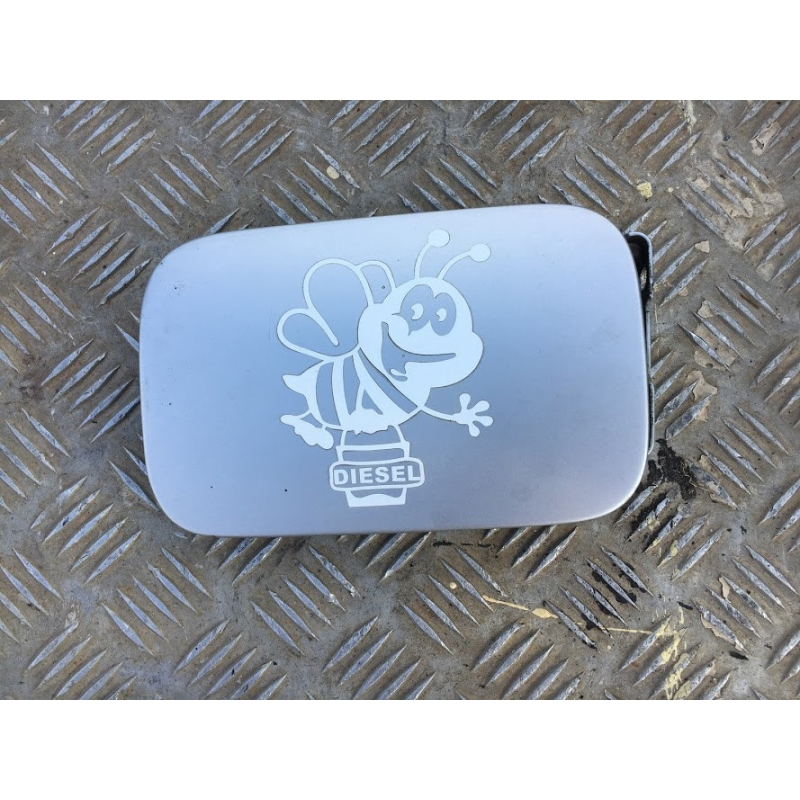 Лючок бака Mercedes w210 (A 2105841139) Лючок бака Mercedes w210 (A 2105841139)