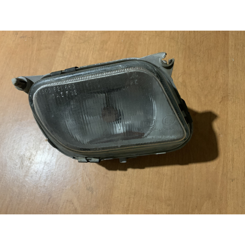 Фара протититуманна права Mercedes E Class W210 305233161 Фара протититуманна права Mercedes E Class W210 305233161