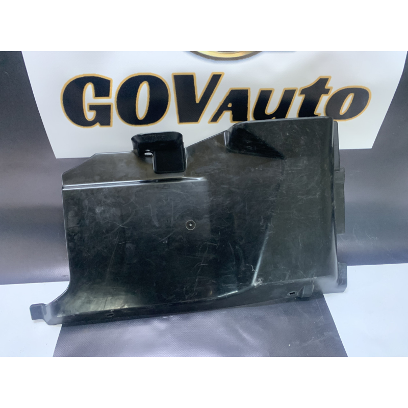 Накладка торпедо нижня Mitsubishi Pajero Sport MR250982