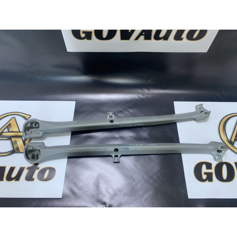 Кріплення кронштейн полиці багажника Mitsubishi Pajero Sport MR 270528 MR270527