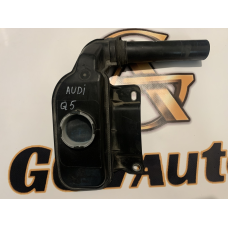 Заливна горловина бачка омивача Audi Q5 8R0955452