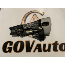 Тримач кронштейн ручки зовнішньої перід лівої Audi Q5 8T01837885