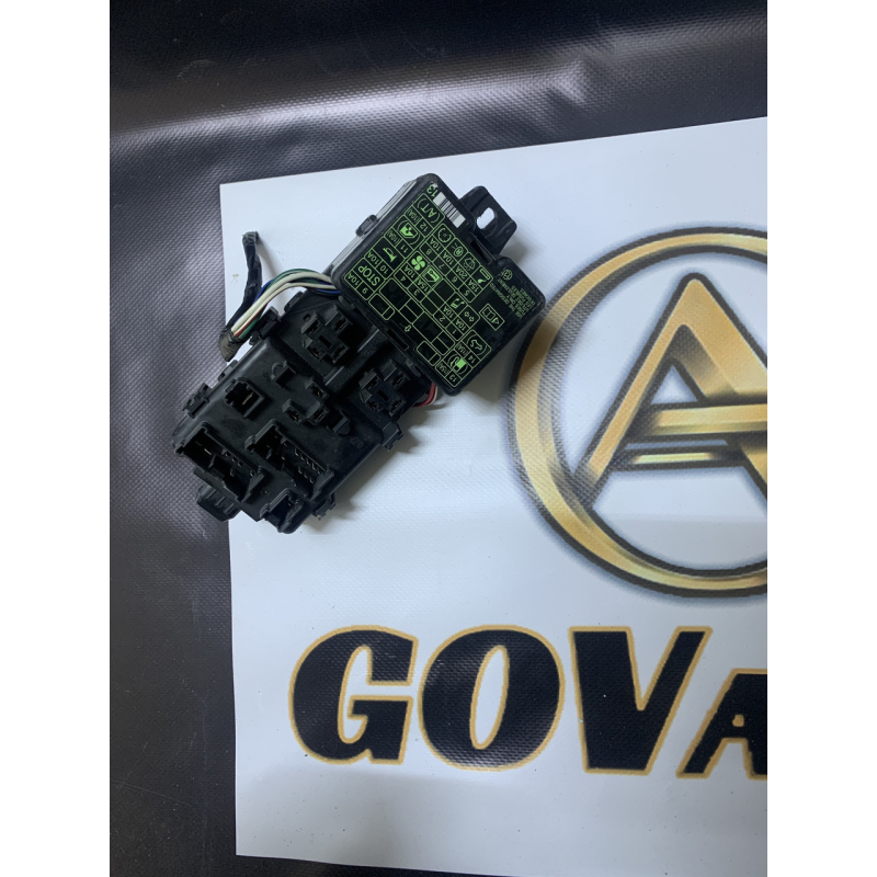 Блок запобіжників Mitsubishi Pajero Sport 1 3.0 бензин