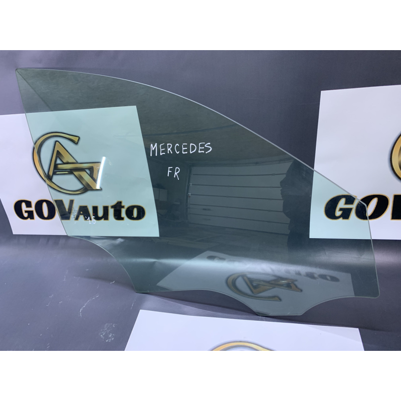 Скло дверей переднє праве Mercedes C class W205 Скло дверей переднє праве Mercedes C class W205