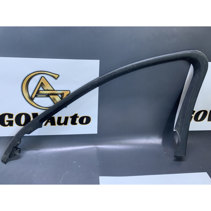 Накладка дверей передня права Mercedes W205 A2057270271 Накладка дверей передня права Mercedes W205 A2057270271