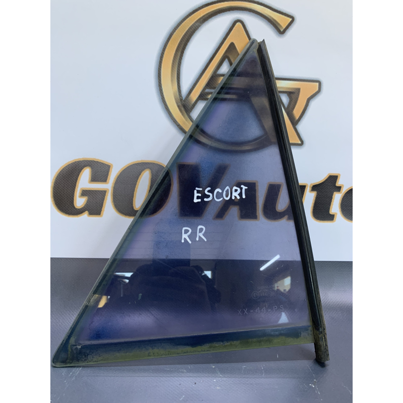 Скло задніх дверей заднє праве (глухе) Ford Escort MK4 Combi