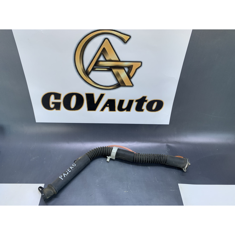 Горловина бачка омивача заднього Mitsubishi Pajero Sport 1