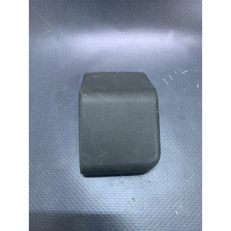 Накладка кріплення сидіння Mitsubishi Pajero Sport MR219987