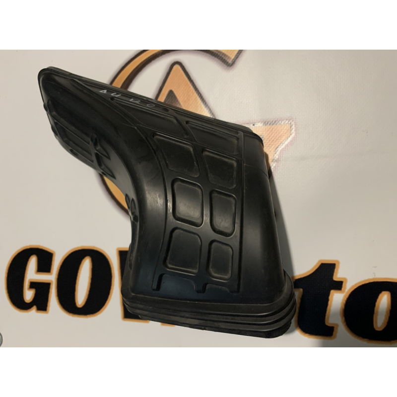 Патрубок повітря до КПФ Audi A4 Q5 2.0 T 8R0129739A