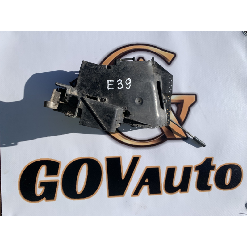 Замок дверей  BMW 5 E39 передній лівий 8235113