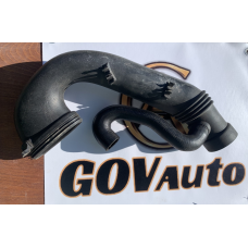 Патрубок повітряний Bmw E39 E38 13712248154