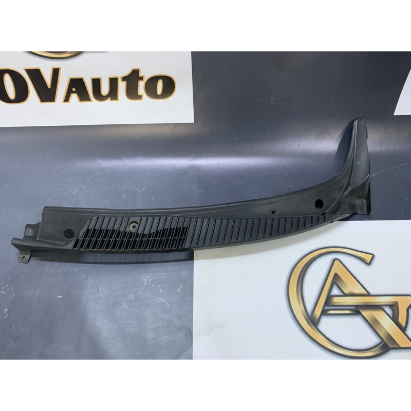 Накладка під лобове скло / жабо Ваз 1118 Калина 11188212735 Ліва