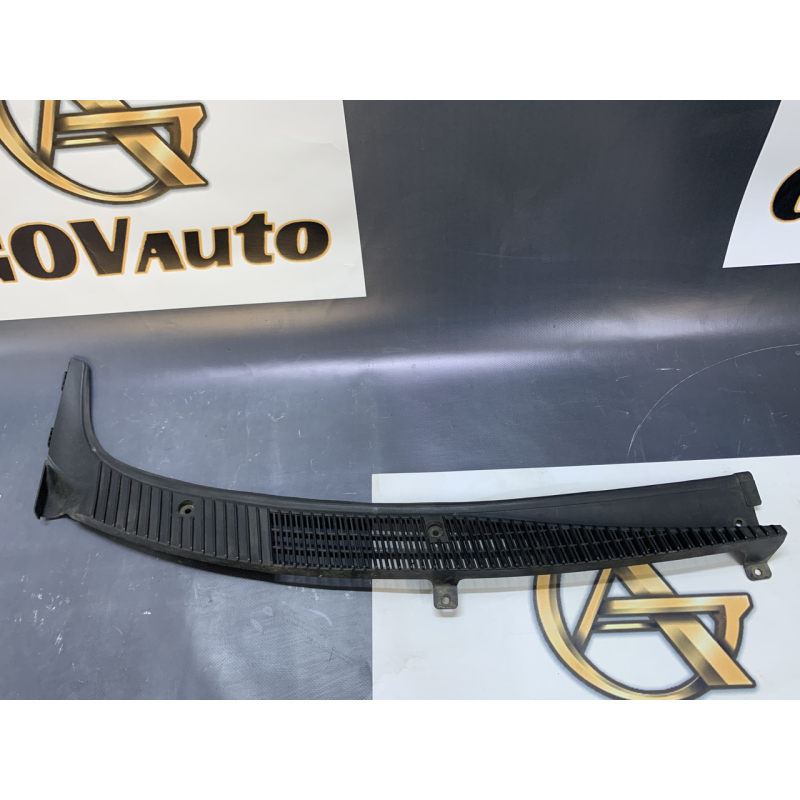 Накладка під лобове скло / жабо Ваз 1118 Калина 11188212734 права