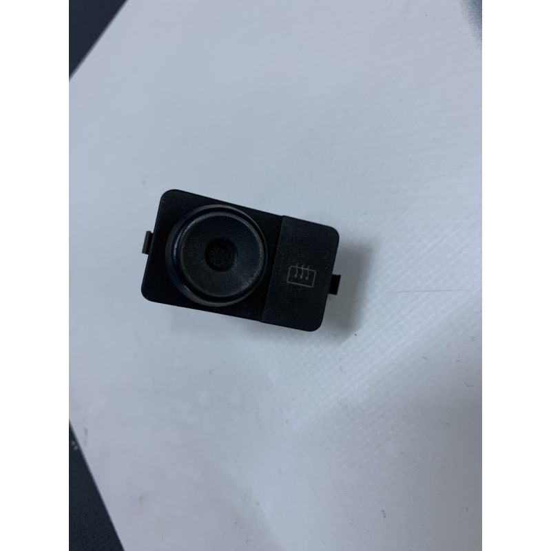 Кнопка підігріву заднього скла Ford Escort MK4 18C621 Кнопка підігріву заднього скла Ford Escort MK4 18C621