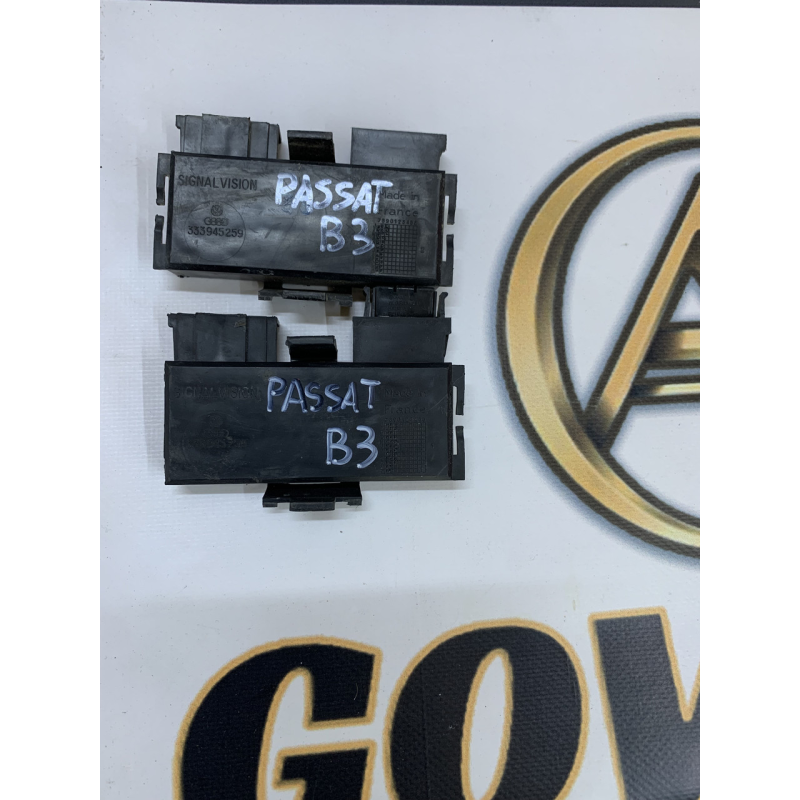 Плата заднього лівого ліхтаря кришки багажника VW Passat B3 B4 333945259