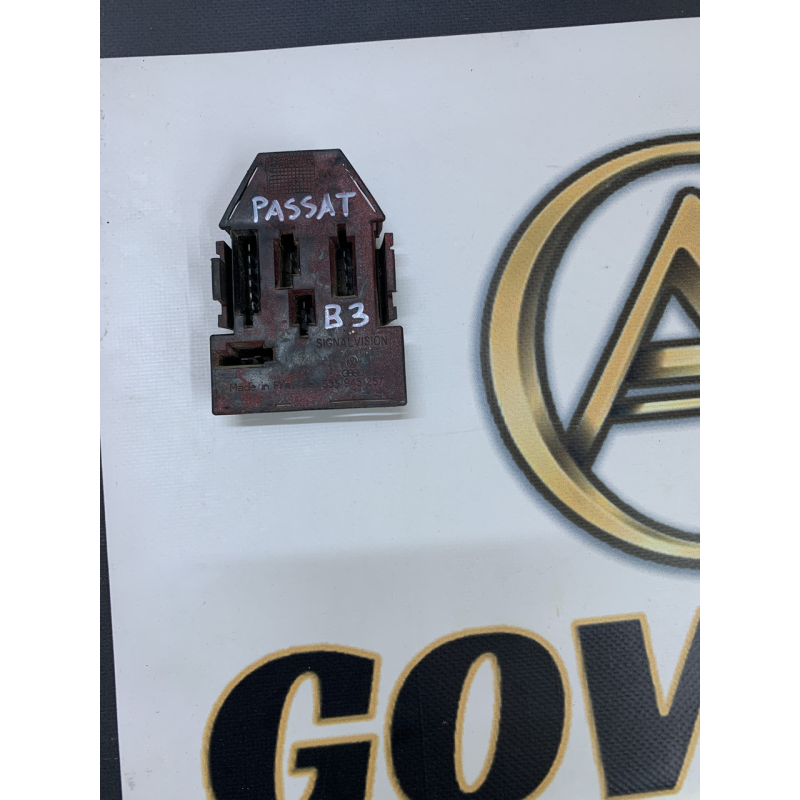 Плата заднього ліхтаря Volkswagen Passat B3 333945257