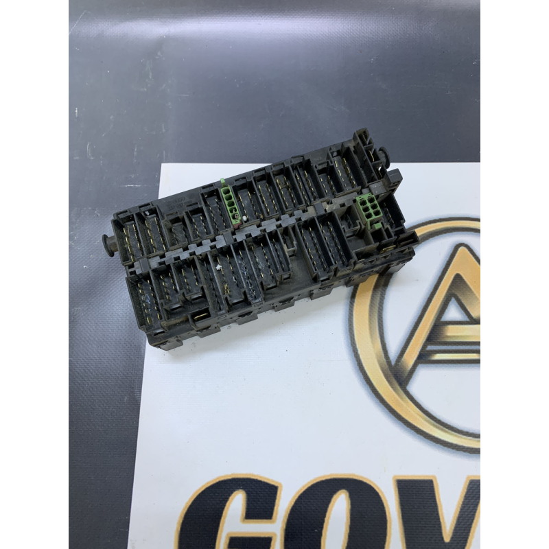 Блок запобіжників Volkswagen Passat B3 Golf 3 357937039