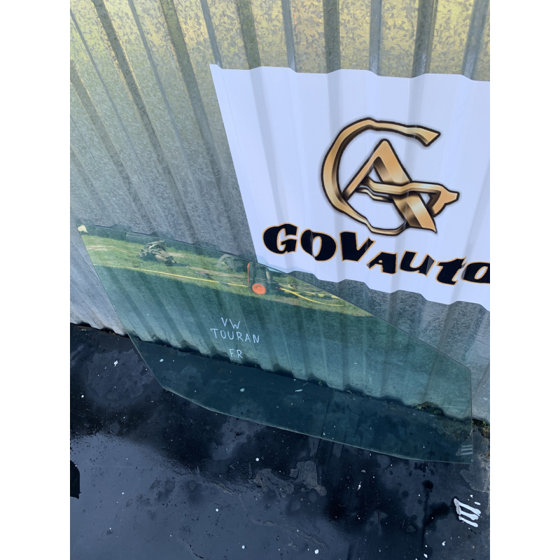 Скло переднє праве VW Touran 03-15