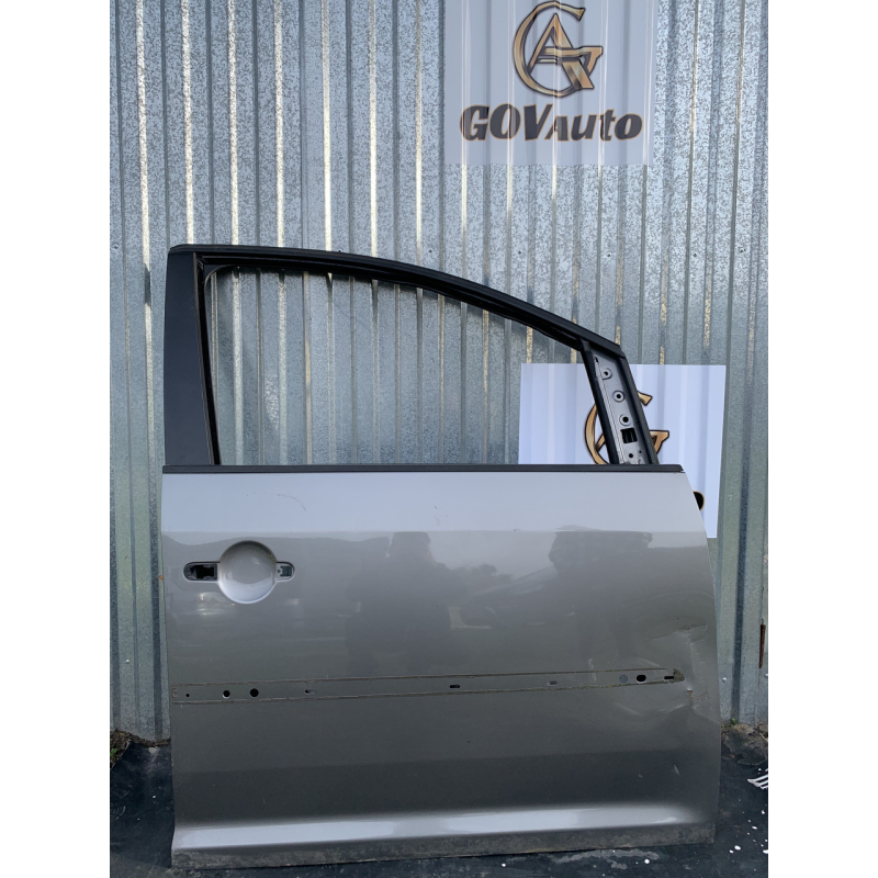 Двері передні праві VW Touran