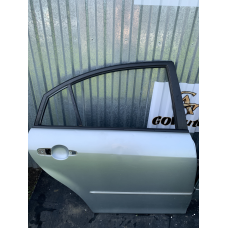 Двері задні праві Mazda 6 GG хетчбек