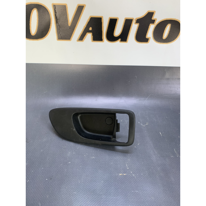 Накладка ручки дверей внутрішня Mazda 6 передня права Накладка ручки дверей внутрішня Mazda 6 передня права