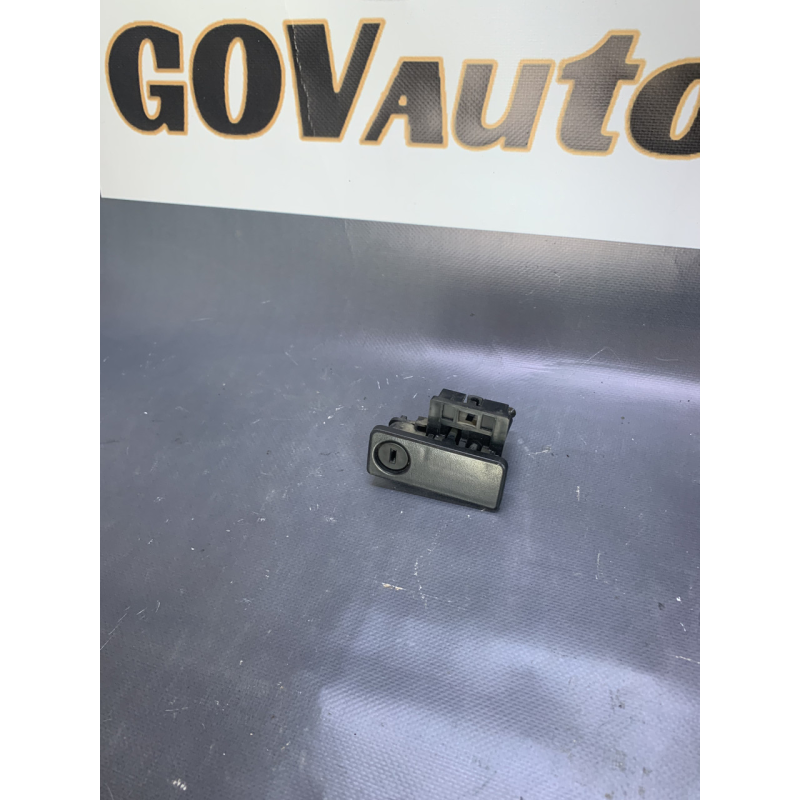 Замок бардачка Mazda 6