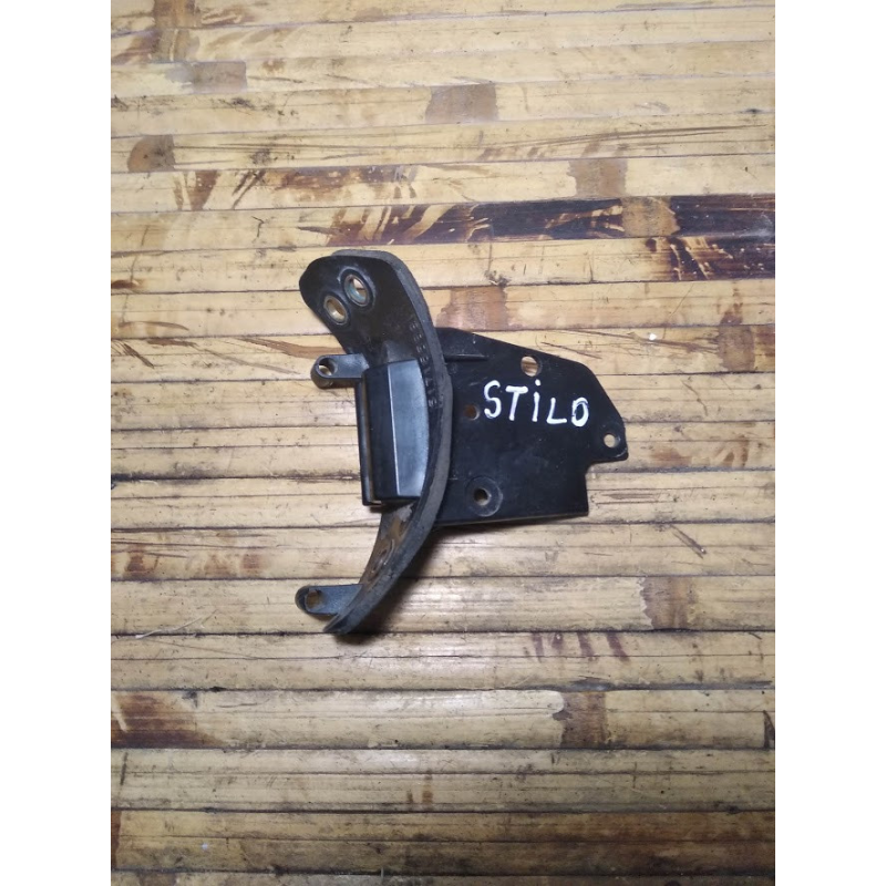 Замок лючка бензобака Fiat Stilo 51716589 Замок лючка бензобака Fiat Stilo 51716589