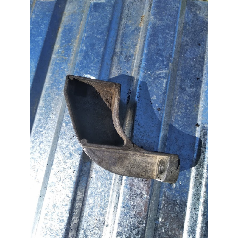 Кронштенй генератора Fiat Stilo / Doblo 1.9 JTD 46780490