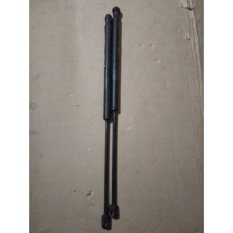 Амортизатори стійки капота Fiat Stilo 46784590 Амортизатори стійки капота Fiat Stilo 46784590